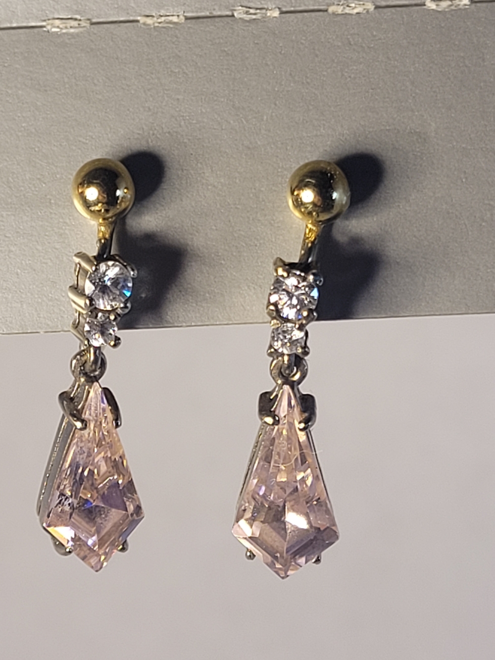 Vintage Gold Tone Pink Dangle Drop Screw Back Earrings (T)